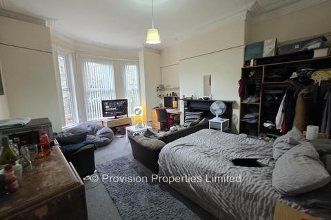 8 bedroom terraced house to rent, Ash Grove, Hyde Park LS6