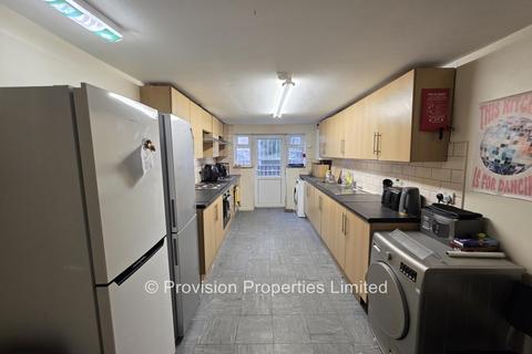 8 bedroom terraced house to rent, Ash Grove, Hyde Park LS6