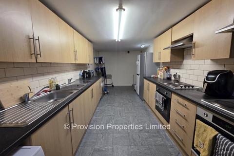 8 bedroom terraced house to rent, Ash Grove, Hyde Park LS6