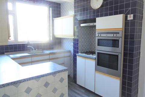 3 bedroom semi-detached house to rent, Fernbrook Drive, HARROW HA2
