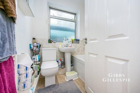 3 bedroom bungalow for sale, Alandale Drive, Pinner