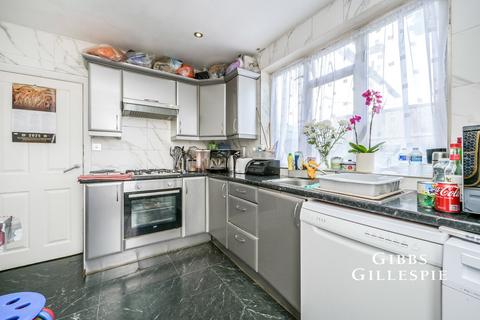 3 bedroom bungalow for sale, Alandale Drive, Pinner