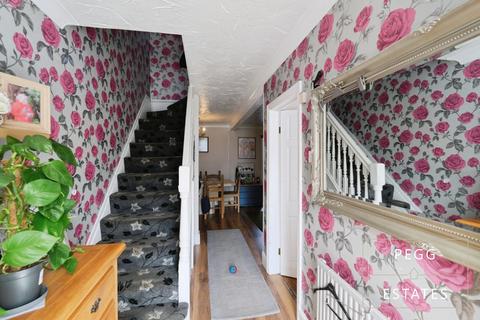 18 Batson Gardens, Paignton, TQ4 5LT