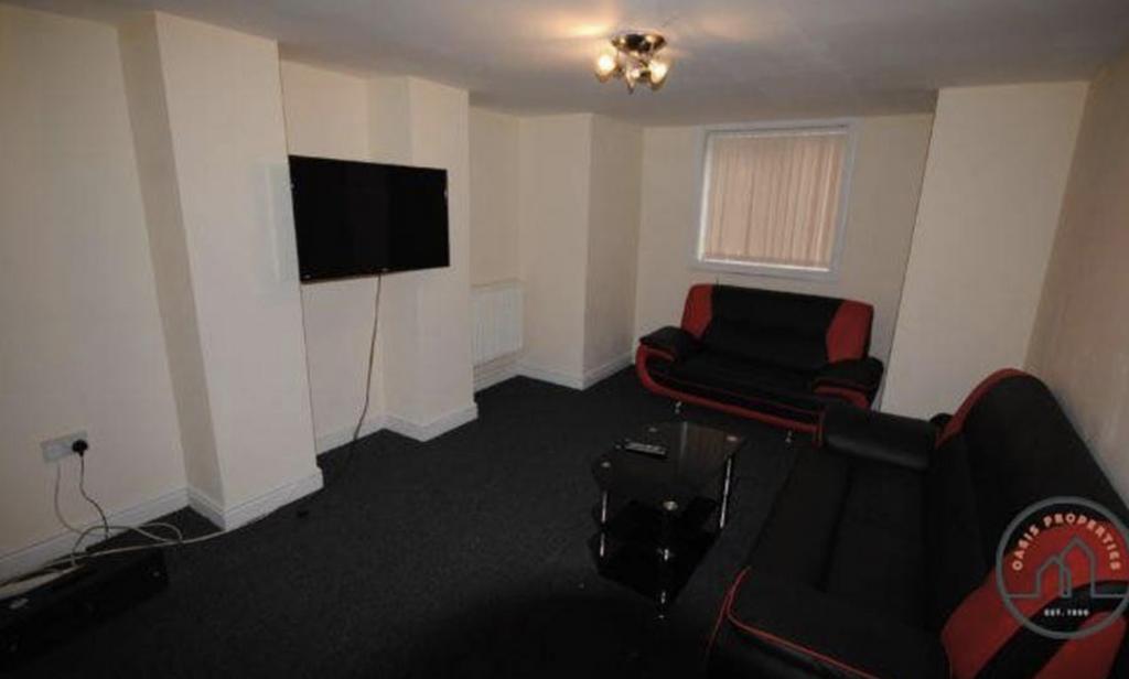 A cozy and neatly maintained living room featur...
