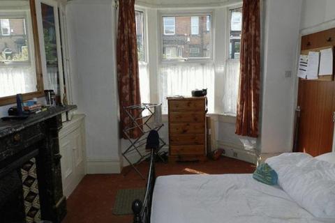 6 bedroom house to rent, Ridgeway Terrace, Leeds LS6