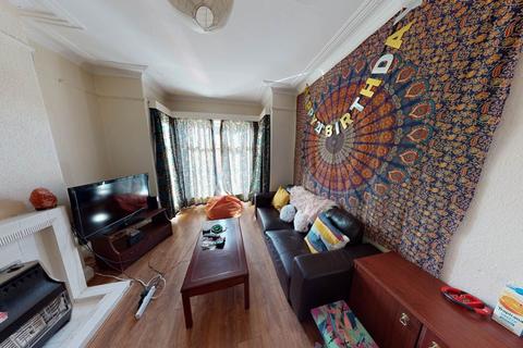 4 bedroom house to rent, Headingley Mount, Leeds LS6