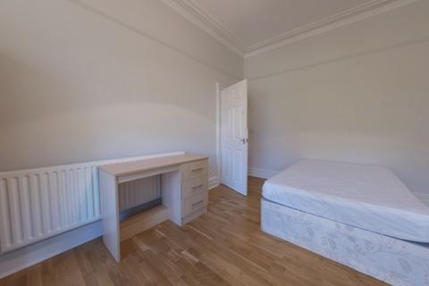 6 bedroom house to rent, ASH GROVE, Leeds LS6