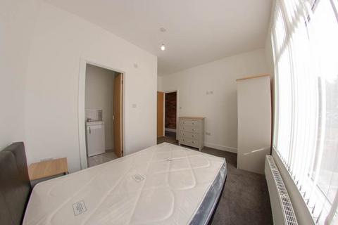 6 bedroom house to rent, Royal Park Avenue, Leeds LS6