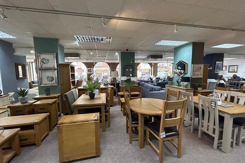 Retail property (high street) to rent, Town Ln Newport PO30 1AR