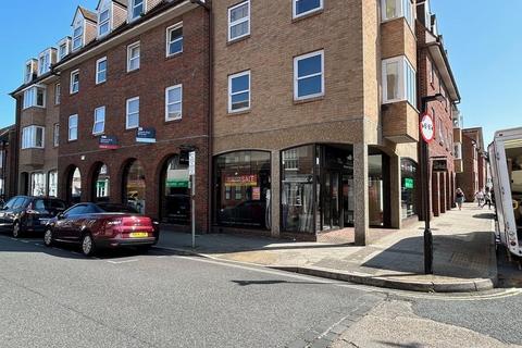 Retail property (high street) to rent, Town Ln Newport PO30 1AR