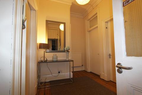 3 bedroom apartment to rent, Clarence Drive, Glasgow, G12