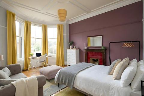3 bedroom apartment to rent, Clarence Drive, Glasgow, G12