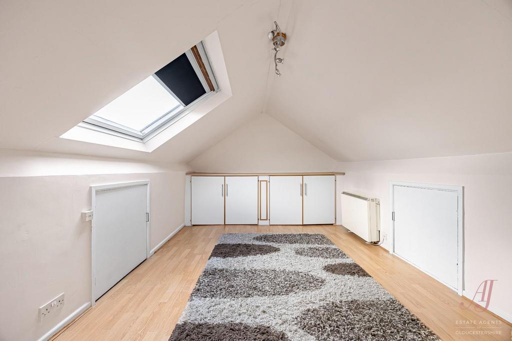 32 64335 watermarked.jpg