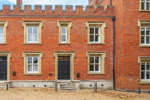 2 bedroom terraced house for sale, Wellesley Road, London SE18