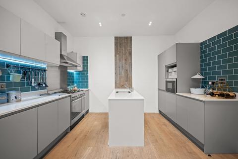 2 bedroom terraced house for sale, Wellesley Road, London SE18