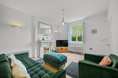 2 bedroom terraced house for sale, Wellesley Road, London SE18