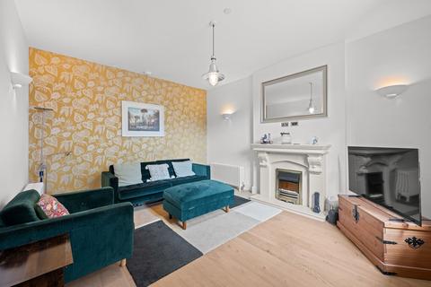 2 bedroom terraced house for sale, Wellesley Road, London SE18