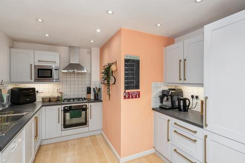 3 bedroom flat for sale, St. Francis Close, Crowthorne RG45
