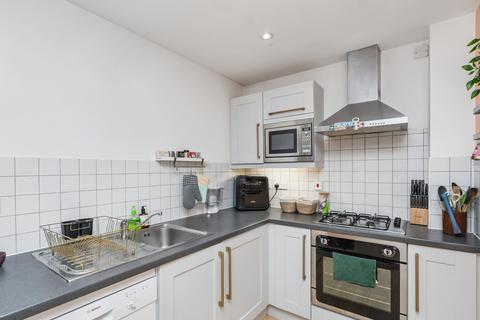 3 bedroom flat for sale, St. Francis Close, Crowthorne RG45