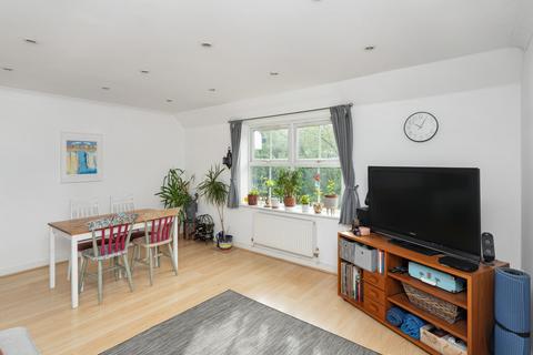 3 bedroom flat for sale, St. Francis Close, Crowthorne RG45
