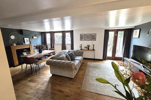4 bedroom townhouse for sale, Clare Court, Sandy SG19