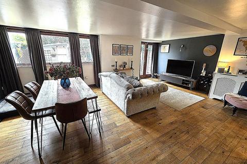 4 bedroom townhouse for sale, Clare Court, Sandy SG19