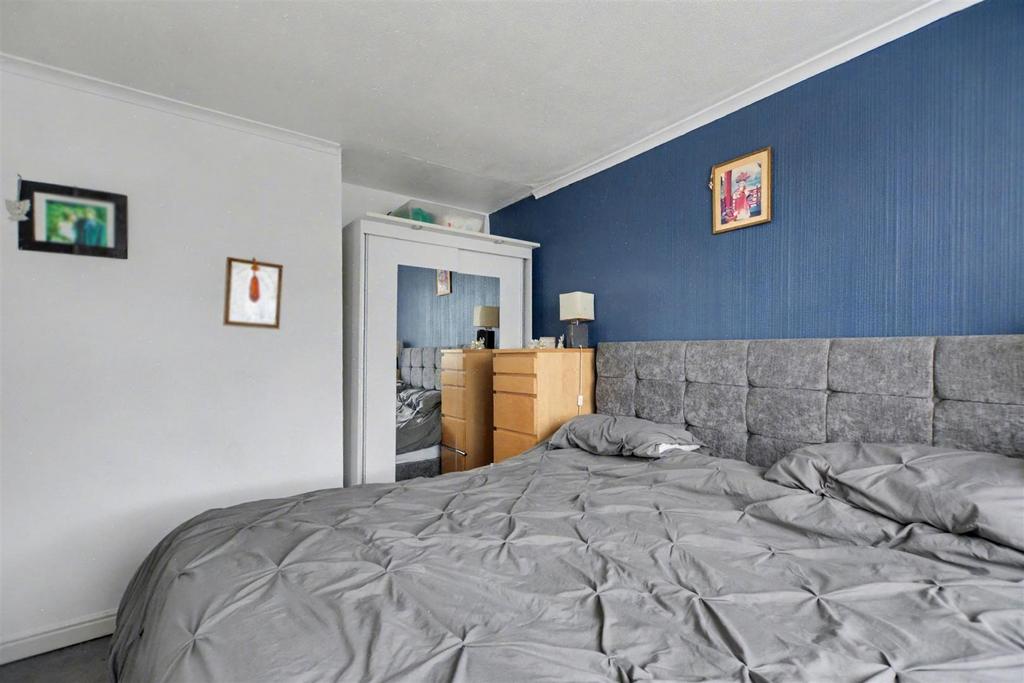 Bedroom 1 3.jpeg