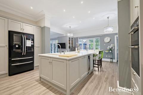 6 Waldegrave Gardens, Upminster, RM14 1UR