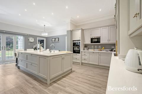6 Waldegrave Gardens, Upminster, RM14 1UR