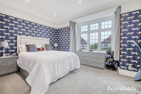 6 Waldegrave Gardens, Upminster, RM14 1UR