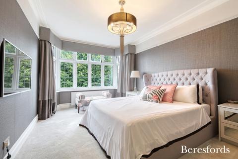 6 Waldegrave Gardens, Upminster, RM14 1UR