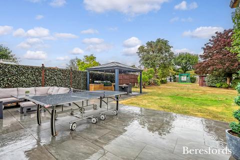 6 Waldegrave Gardens, Upminster, RM14 1UR