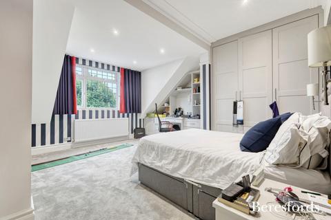6 Waldegrave Gardens, Upminster, RM14 1UR