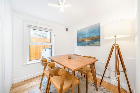 2 bedroom flat for sale, Gurdon Road, London SE7