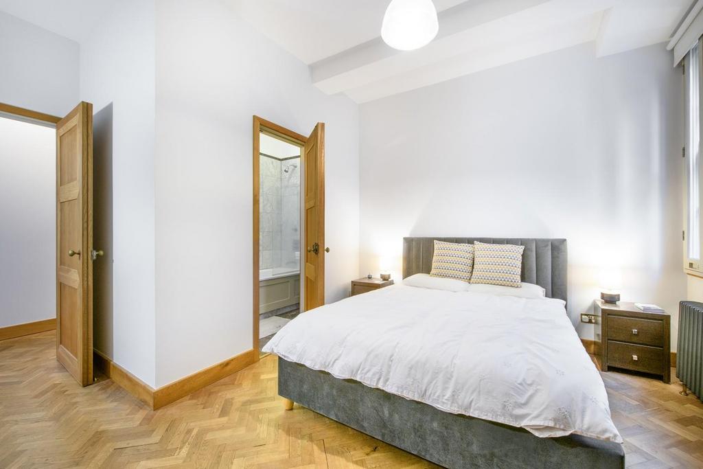 Bedroom (3).jpg