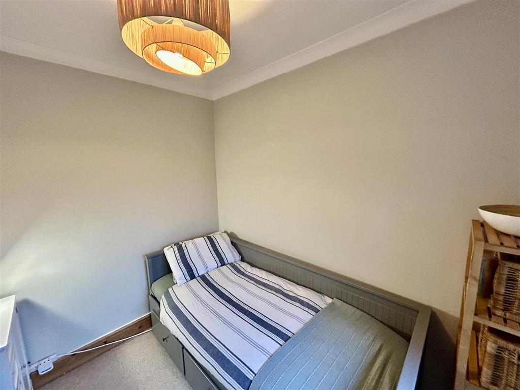 Bed2.JPG