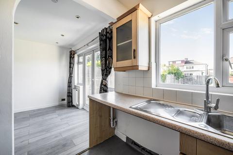 46 Warwick Avenue, Harrow, HA2 8RD