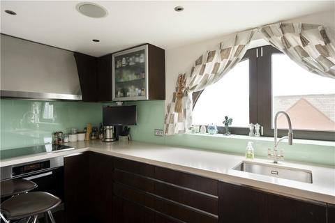 3 bedroom flat for sale, William Morris Way, London, SW6