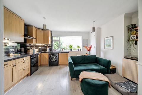 1 bedroom flat for sale, Gresham Avenue, Warlingham CR6