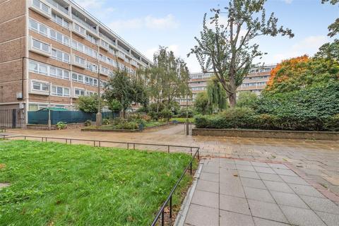 3 bedroom flat for sale, Yelverton Road, London