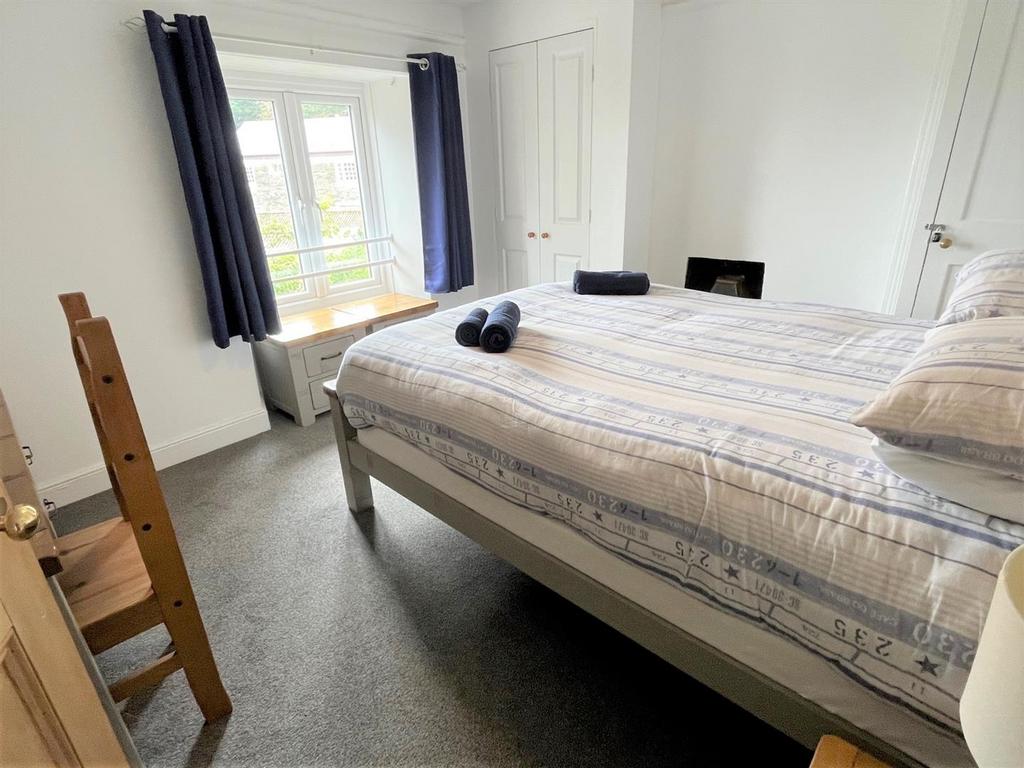 Bed 1.jpg