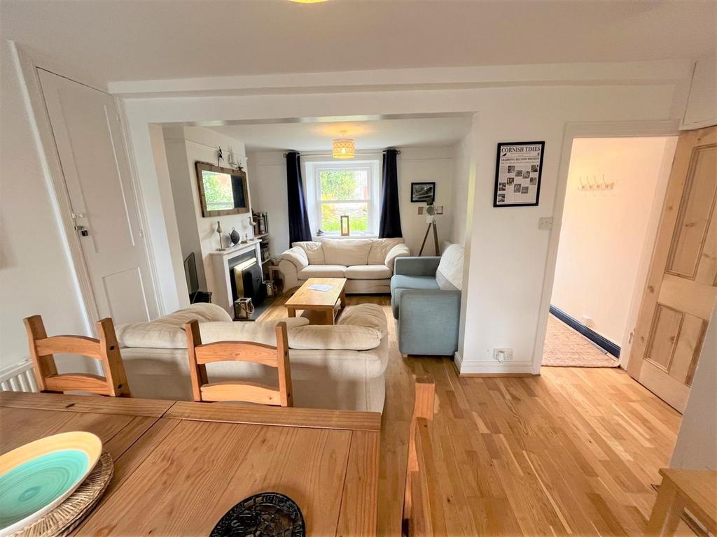 Living area.jpg