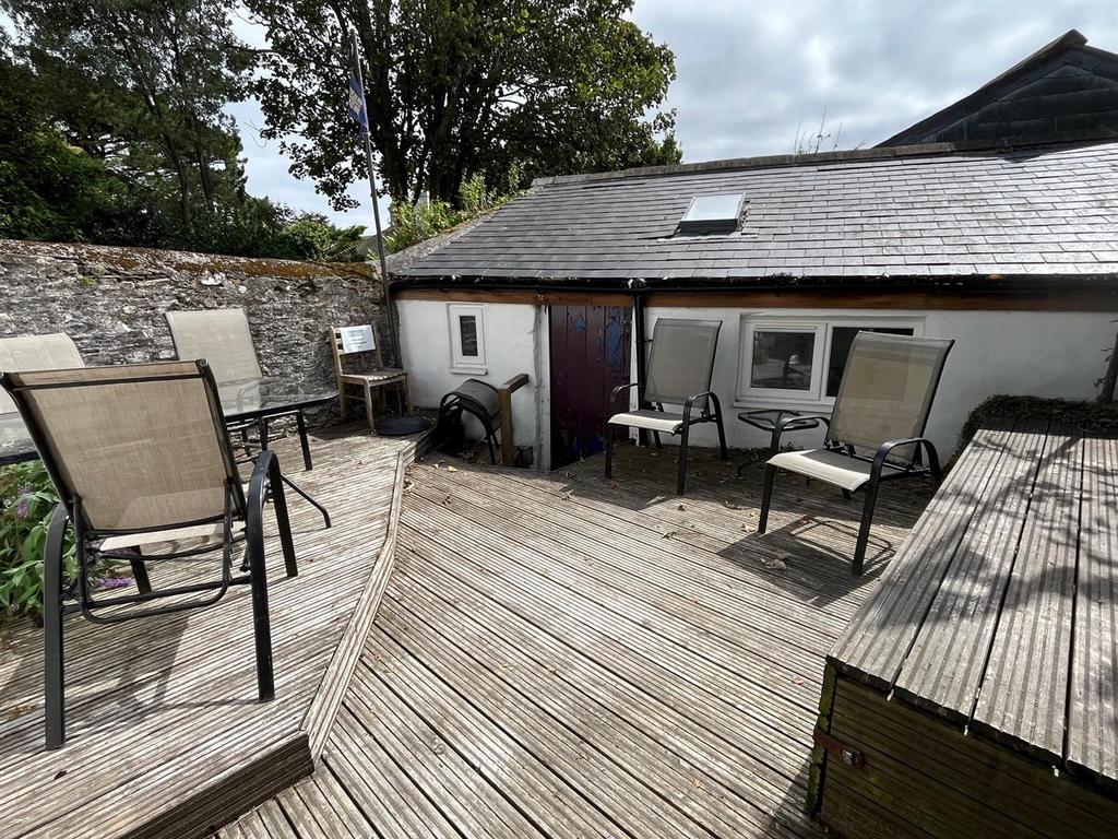 Rear courtyard 2.jpg