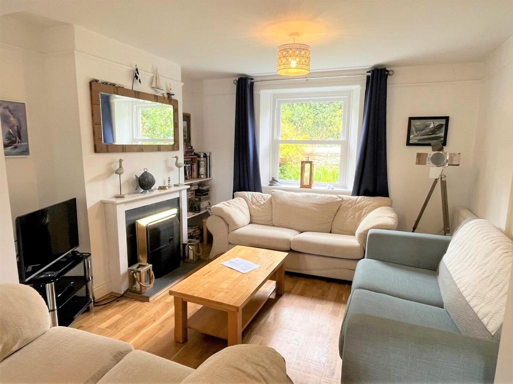 Sitting room 2.jpg