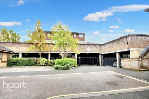 undefined, Earls Meade, Luton