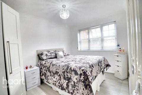 undefined, Earls Meade, Luton