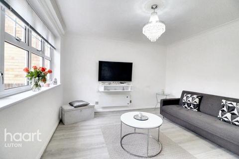 undefined, Earls Meade, Luton