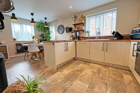3 bedroom detached house for sale, Linus Grove, Peterborough PE2