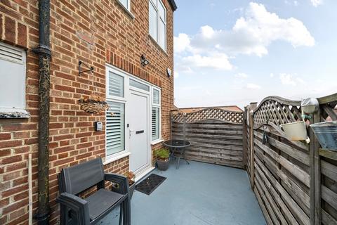 3 bedroom maisonette for sale, Station Approach, Hayes, Bromley, BR2