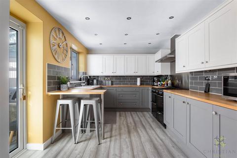 4 bedroom end of terrace house for sale, Woodlands, Evesham WR11